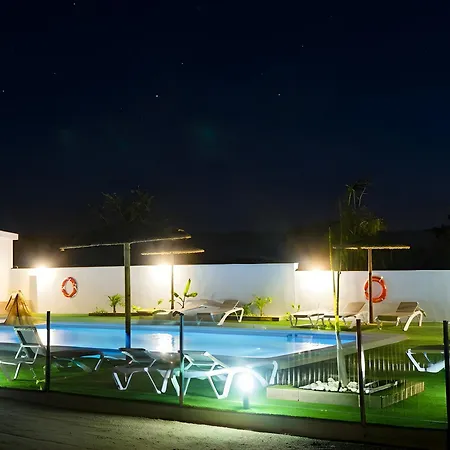 Con Piscina Compartida Y Parking Gratis Cerca De Tartessus דירה *