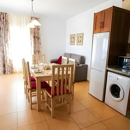 Con Piscina Compartida Y Parking Gratis Cerca De Tartessus דירה