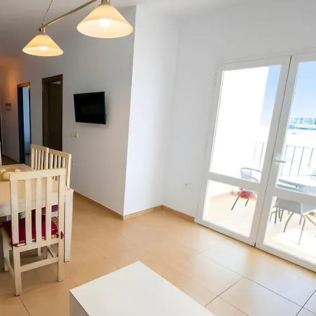 Con Piscina Compartida Y Parking Gratis Cerca De Tartessus דירה